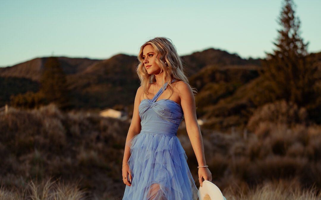 Country-Pop Newcomer Rosie Teese Unveils New Single, ‘Overboard’