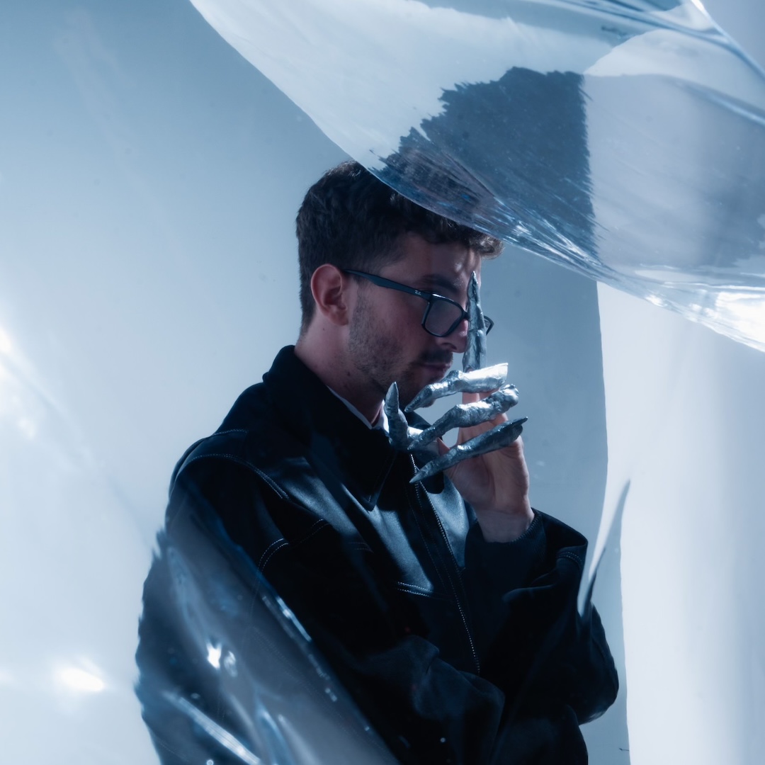 October Sewn Unveils Debut EP <em>MACHINA</em>