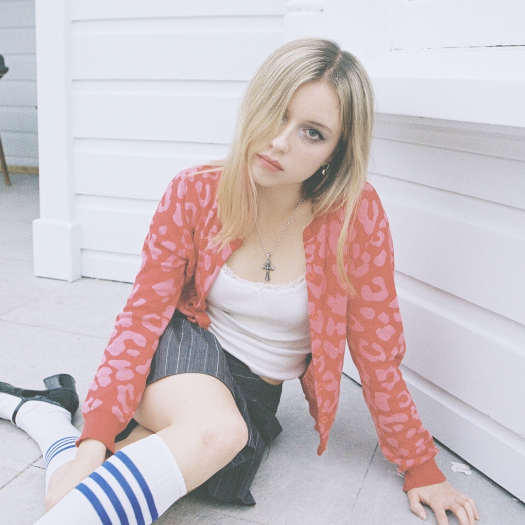 Heidi Simpson Unveils Dark and Dreamy Single ‘Late to the Party Song’