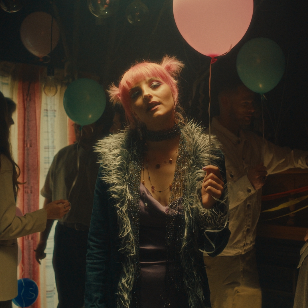 Alt-Indie Rocker Mim Jensen Unveils Pensive New Single + Video ‘Same Blood’