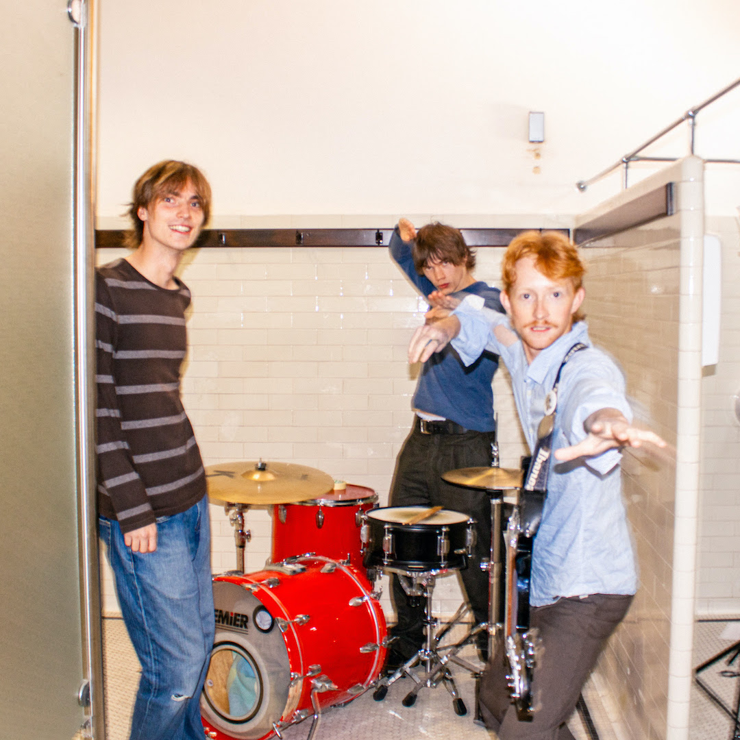 Te Whanganui-a-Tara Based Alternative Rock Outfit Lipstick Return with New Single  ‘Giving it Up’