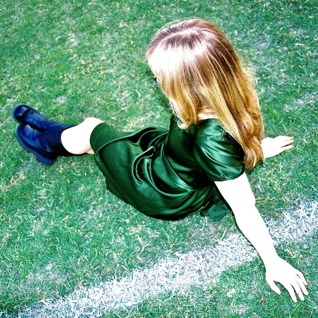 Emily Bateman Releases Moody New Single ‘Sixth Sense’