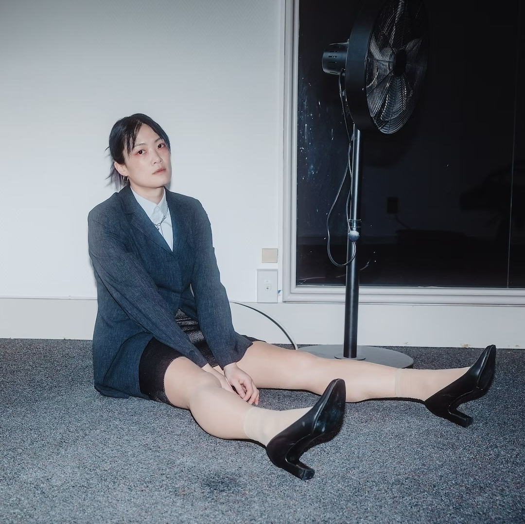 Mercury Fèng Quiet Quits in New Music Video ‘Heaving’