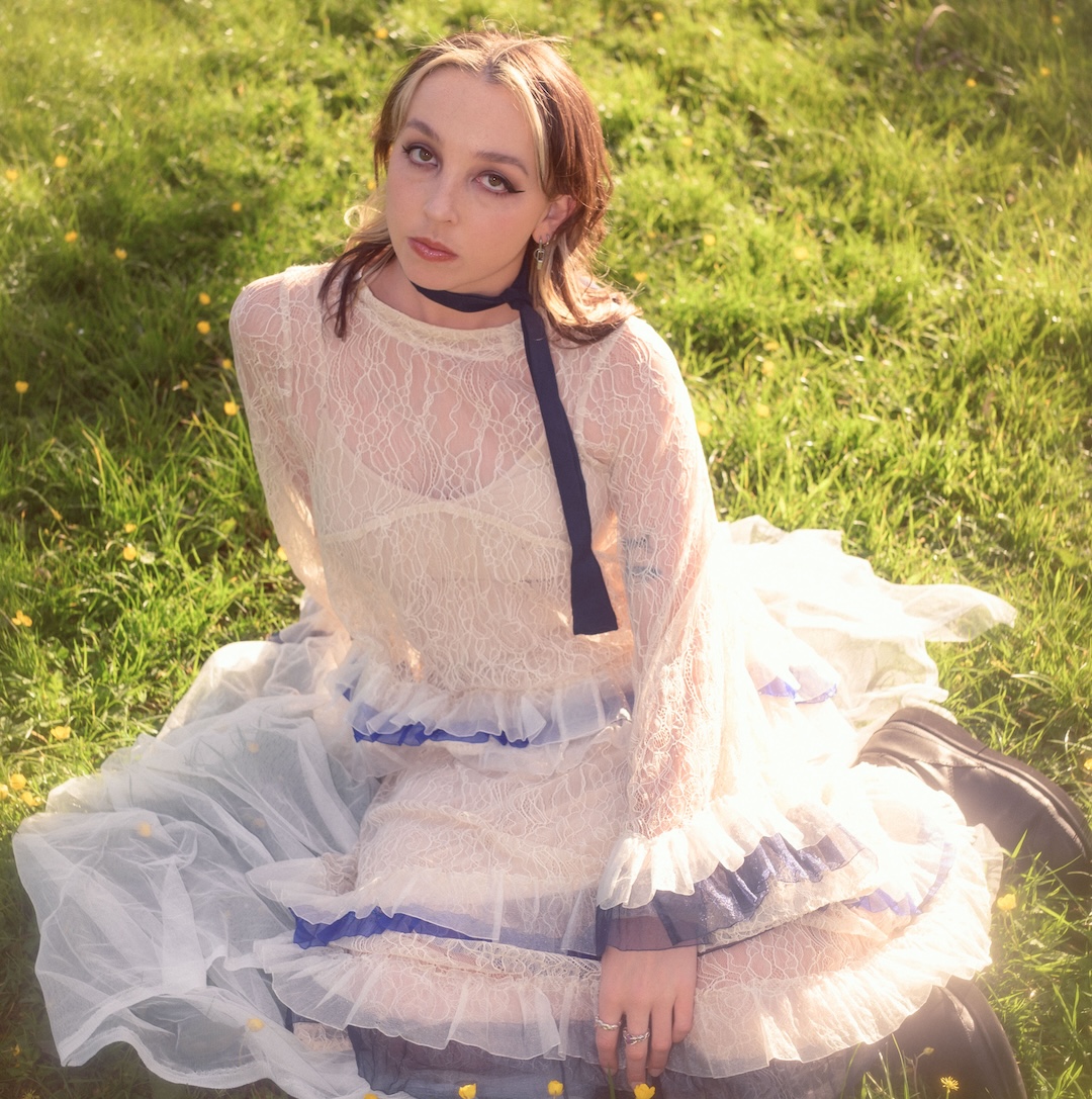 Indie Daydreamer Sofia Machray Releases her Brand New Single ‘Twirl’