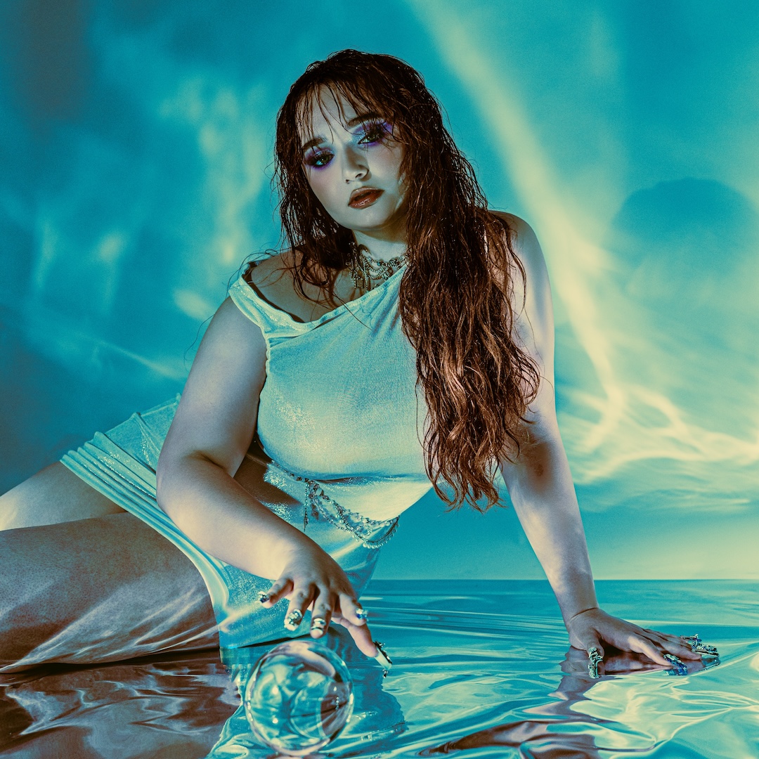 Chlo’s New Single ‘Galaxy’