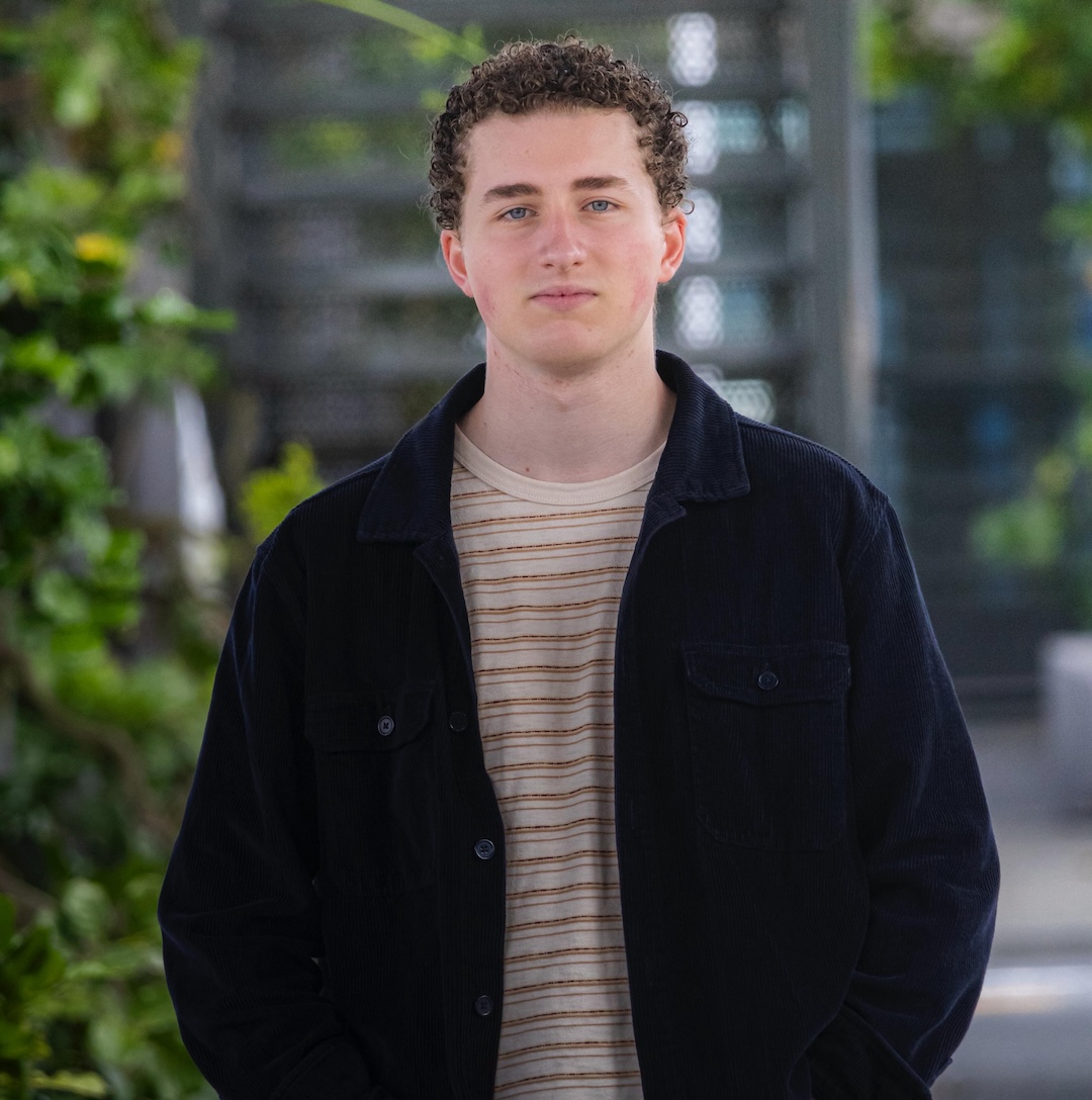 Auckland Artist Henri Woodley Releases Vibrant New Track ‘Reach for the Sky’