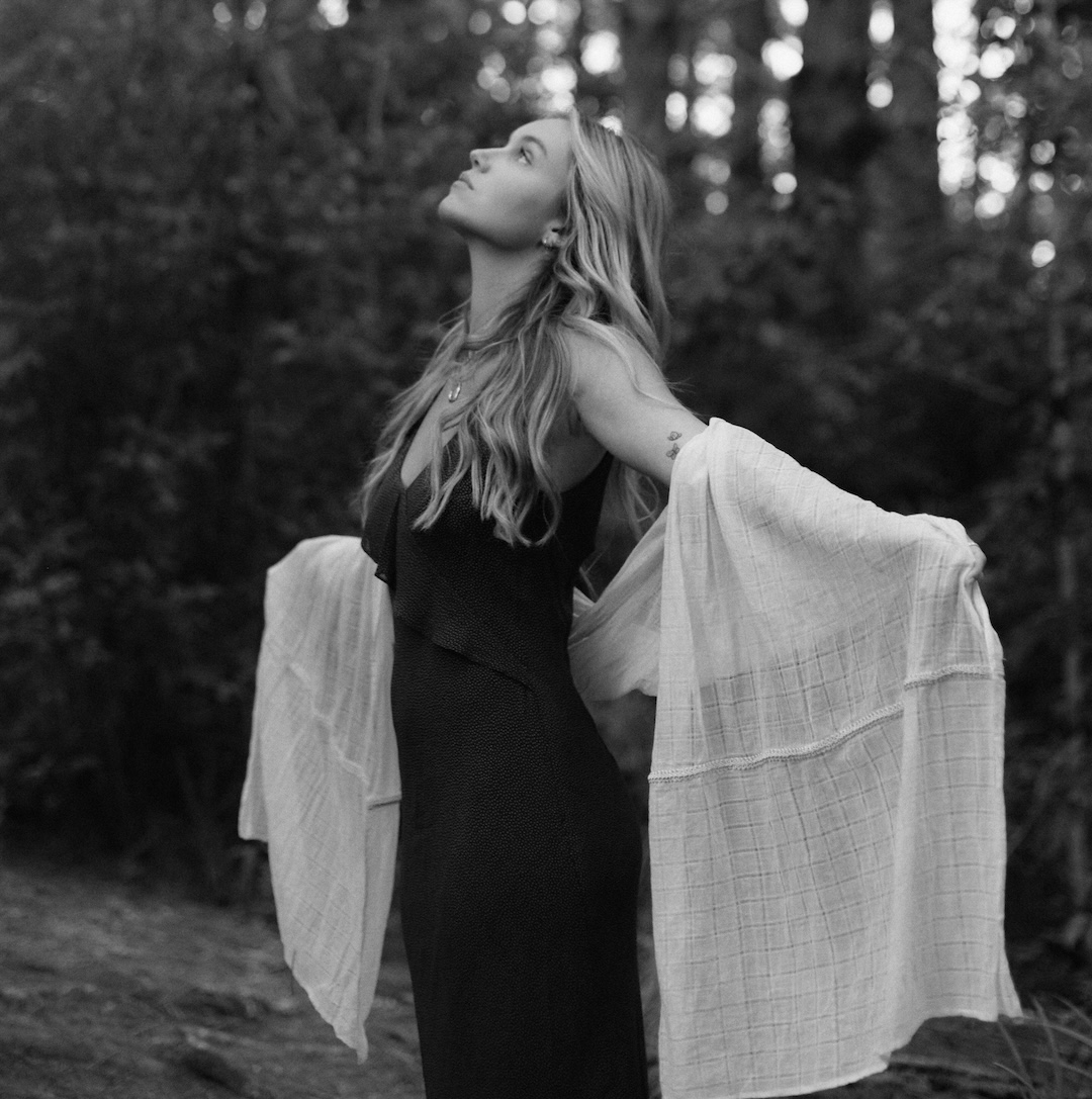 Amelia Power Returns with New Single ‘Kingfisher’ Delivering a Soulful Step into a New Era