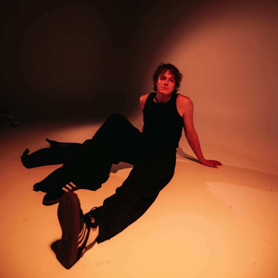 Flynn Adamson Turns Long-Distance Frustration into Infectious New Single ‘Sucks’