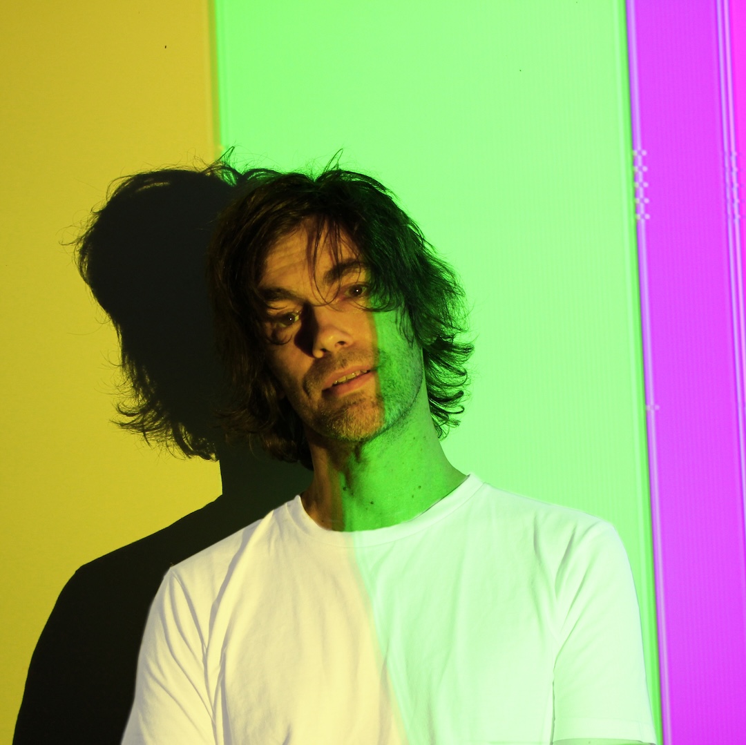 Gareth Thomas Shares his Vibrant New <em>Bits</em> Album & an Epic Cat Ballad